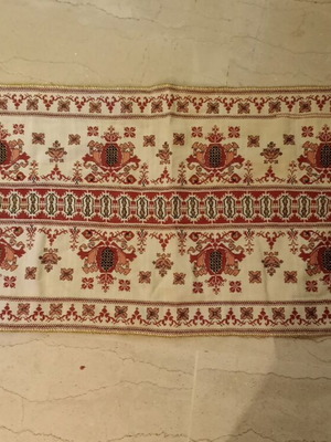 Hand-embroidered table runner, 79x37 cm