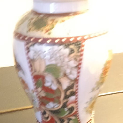 Porcelain vase Satsuma style like new with lid and gold details