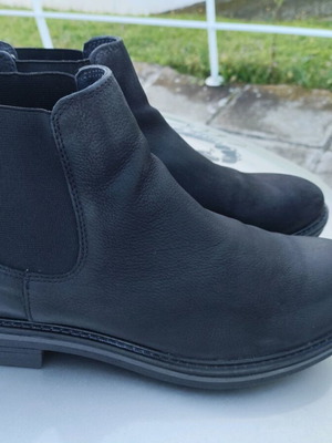 Italian castor boots black like new, size 44
