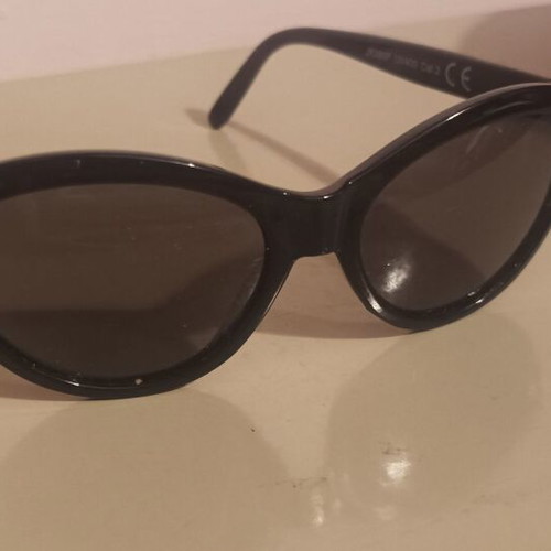 Children's sunglasses like new, 13 cm with red case