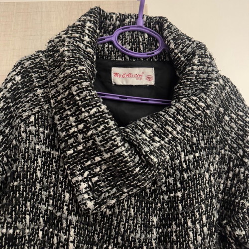 Knitted warm jacket like new, size XL/XXL, black and white