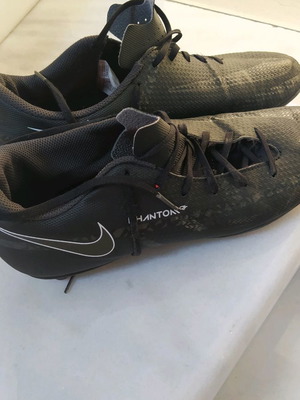 Nike Phantom football shoes slightly used, size 42.5