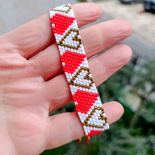 Handmade bracelet with heart beads Miyuki and macrame made to order