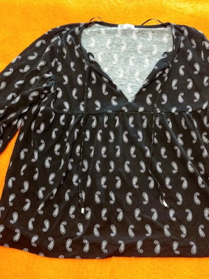 Boho chic style flowy top like new, black, size S