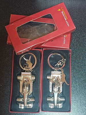 Σετ μπρελόκ Johnnie Walker Formula 1 σαν καινούργιο, 2 τεμάχια