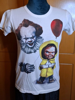 IT T-shirt new, size XS-S, multicolor
