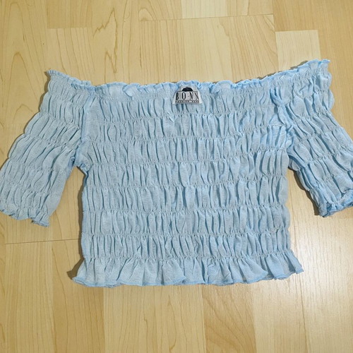 Top off shoulder crop pastel blue size S like new