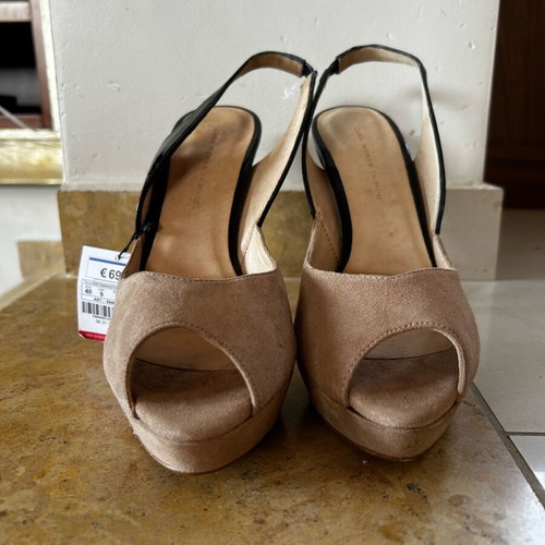Zara suede pumps new with patent detail, size 40, black and beige
