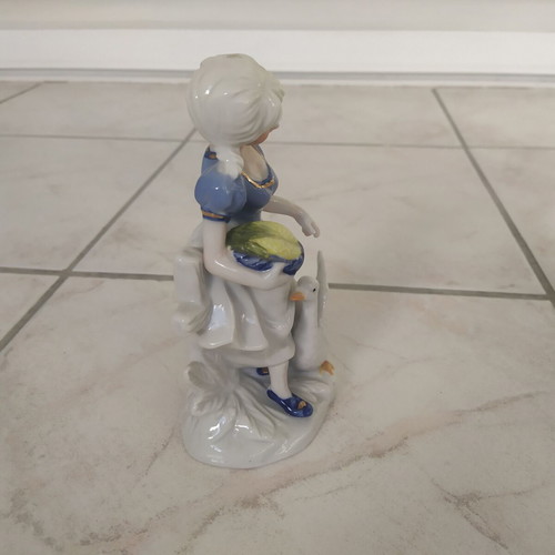 Vintage decorative figurine little villager girl 16 cm like new