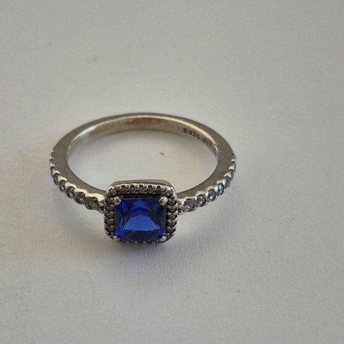 Pandora ring with blue stone size 56, silver s925, new