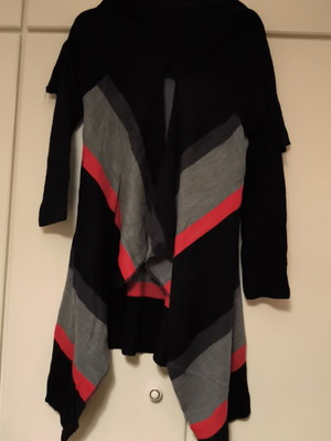 Long knitted women's cardigan used, black and red