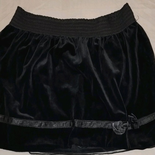 Palomino velvet skirt with bow, size L-2XL, like new, black