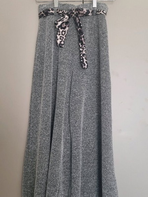 Crop bell pants with animal print belt used, size medium