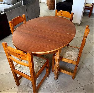 Ξύλινο τραπέζι με 4 ξύλινες καρέκλες