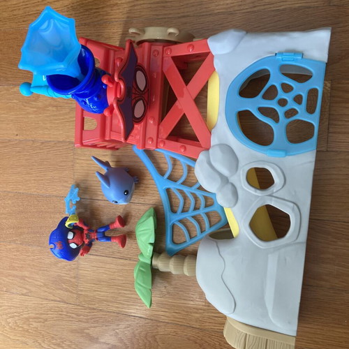 Spidey Island Playset new with box damage