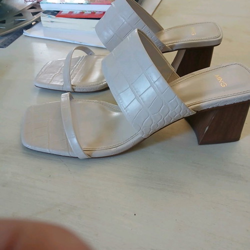 Mango wide heel sandals size 40 like new, beige
