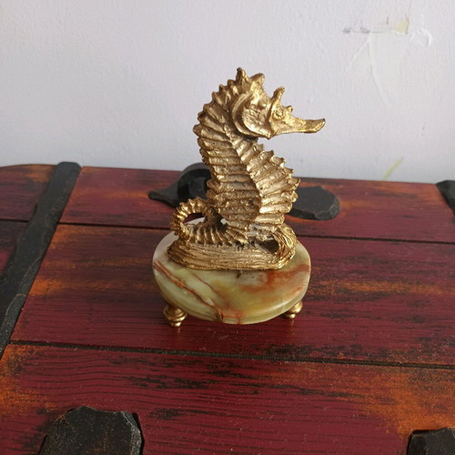 Bronze seahorse on onyx like new