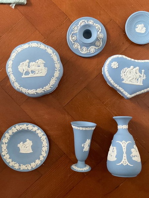 Wedgwood decorative set of 4 pieces like new