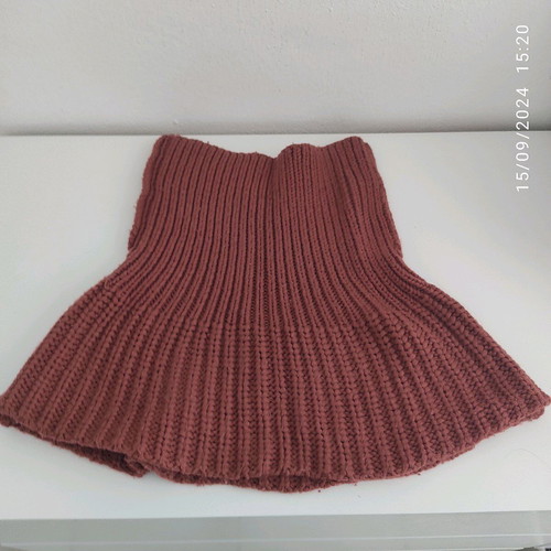 Fullah Sugah knitted neck scarf used, brick color