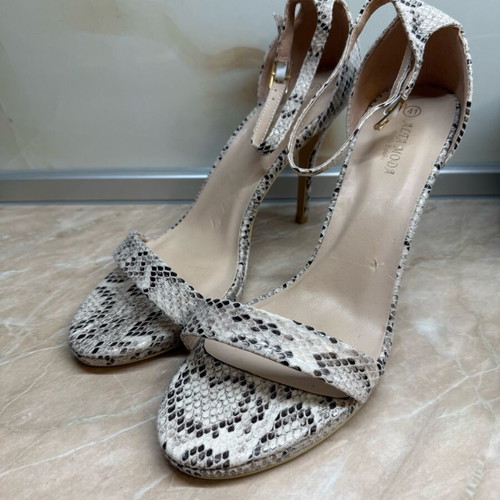 Chic sandals new, size 41, beige brown
