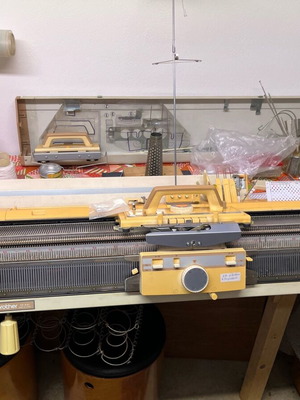 Μηχανή πλεξίματος Brother KH830 σαν καινούργιο με Ribber KR830