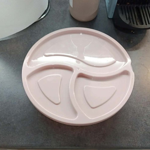Food bowl with three compartments like new