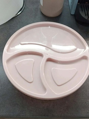 Food bowl with three compartments like new