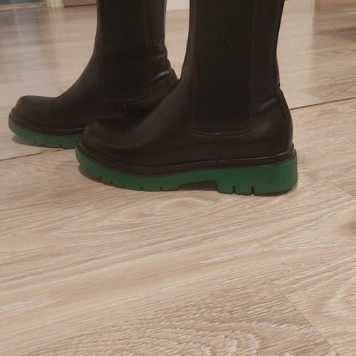 Boots with green sole size 40 like new, black