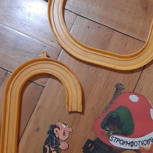 Vintage 1985 Stroumfotsoulihres toy used, needs repair
