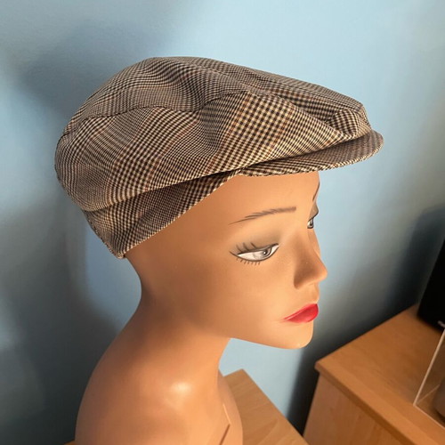 Spicchi Houndstooth Newsboy Cap like new, beige checked