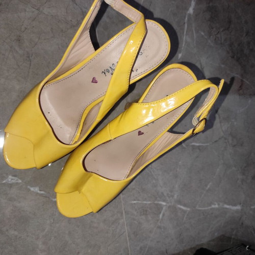 Patent leather sandals used with embroidery, size 36, yellow