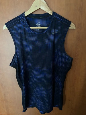 Αμάνικη μπλούζα Nike Dri-Fit σαν καινούργιο, πολύχρωμη