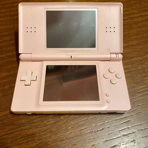 Nintendo DS Lite Pink console like new with charger and stylus