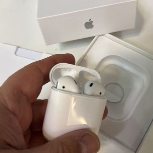Apple AirPods 2 like new