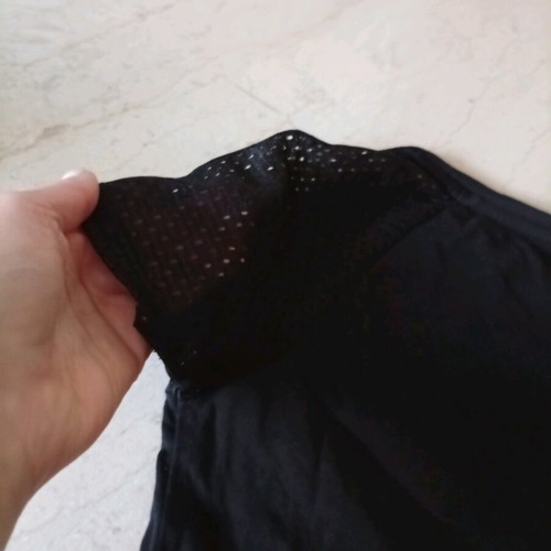 Girls' short-sleeve t-shirt size 134 like new, black