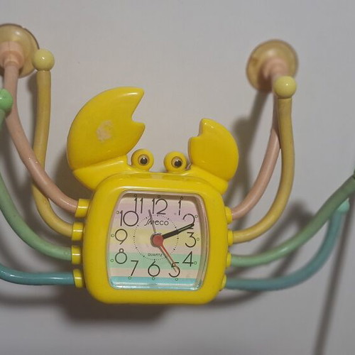 Children's Analog Wall Clock Quartz in Crab Shape like new