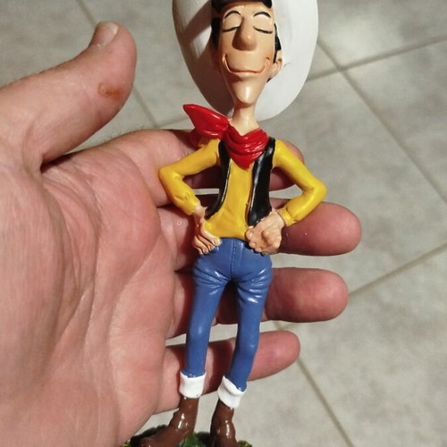 Lucky Luke figurine new, resin, 18 cm tall