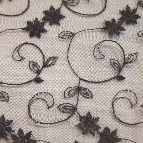 Brown lace embroidered on tulle like new