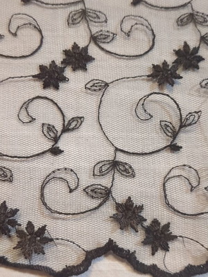 Brown lace embroidered on tulle like new