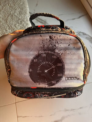 Lunch box for meals with 2 compartments used