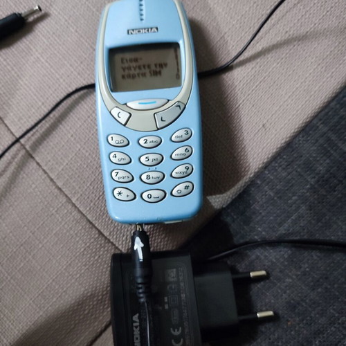 Nokia 3310 Classic Phone Turquoise used with brick buttons and charger