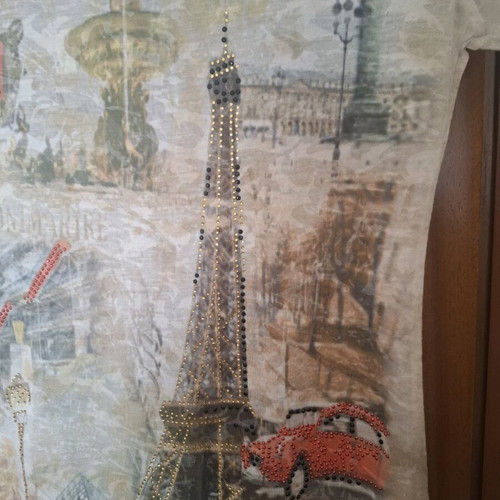 YSATIS short-sleeve blouse like new with Paris design and beads S/M