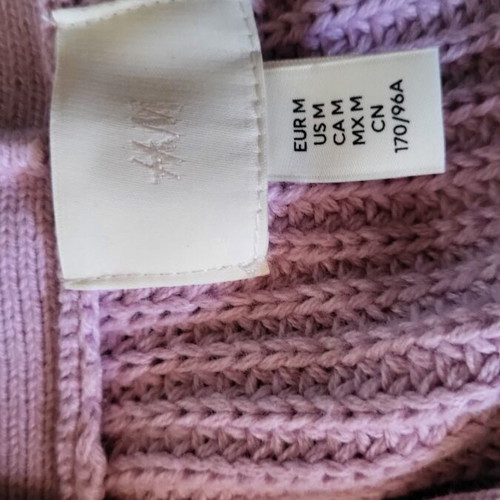 Pink short knitted cardigan with large front buttons H&M like new, size M