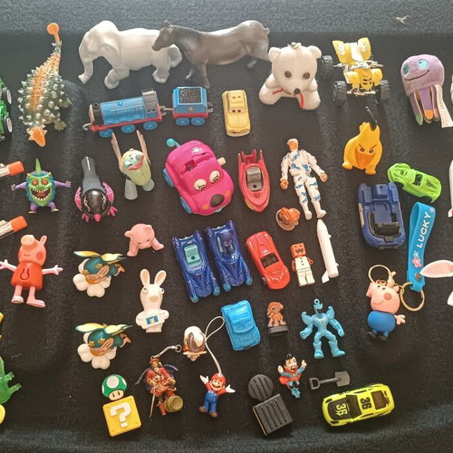 Small toys used, assorted set