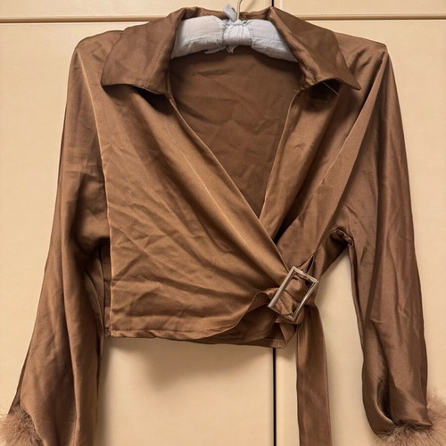 Blouse with fur sleeves like new, crop belt