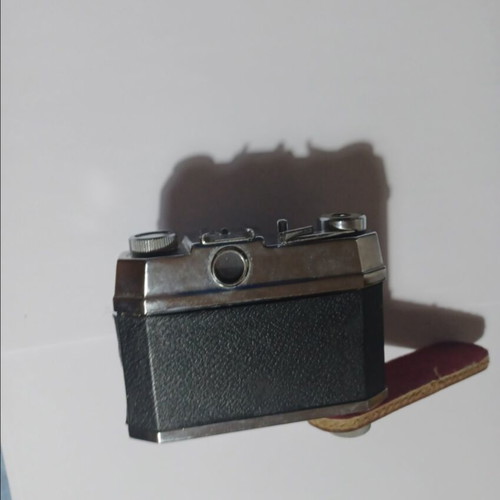 Kodak and Halina cameras, pack of 2 with case