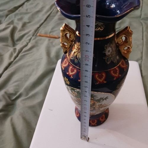 Vintage Chinese decorative vase 23cm like new