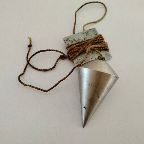 Plumb bob tool used for construction and engineering