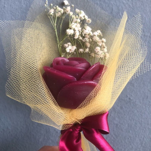 Rose bomboniere new with candle and gypsophila