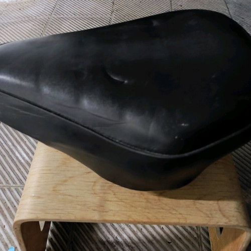 Seat for Honda Z50J zetaki like new with small tear